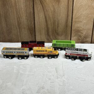 Maison Joseph Battat Yellow Wooden Engine Magnetic Thomas Train Car #379